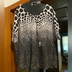 SAMI JO BLACK AND WHITE SIZE 1X SHORT SLEEVE SHIRT NWOT